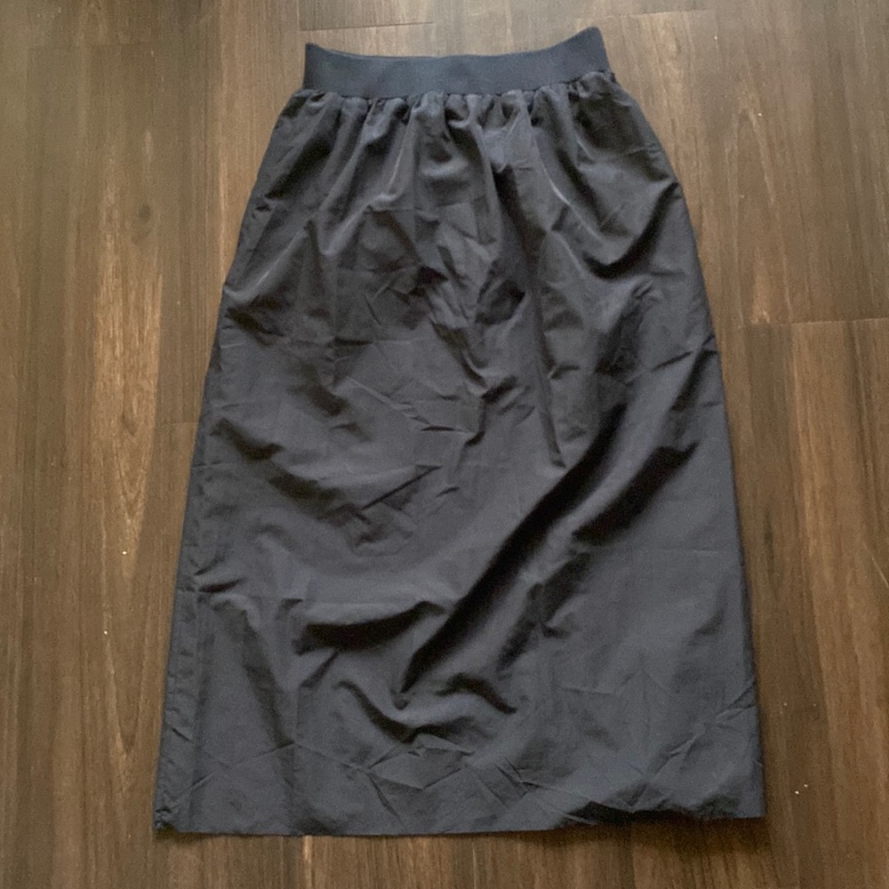 *Moving* COS Shell Skirt in Navy